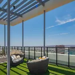 Detailed 2Bd, Highrise Dt, Pool, Gym, Parking, Sleeps 8