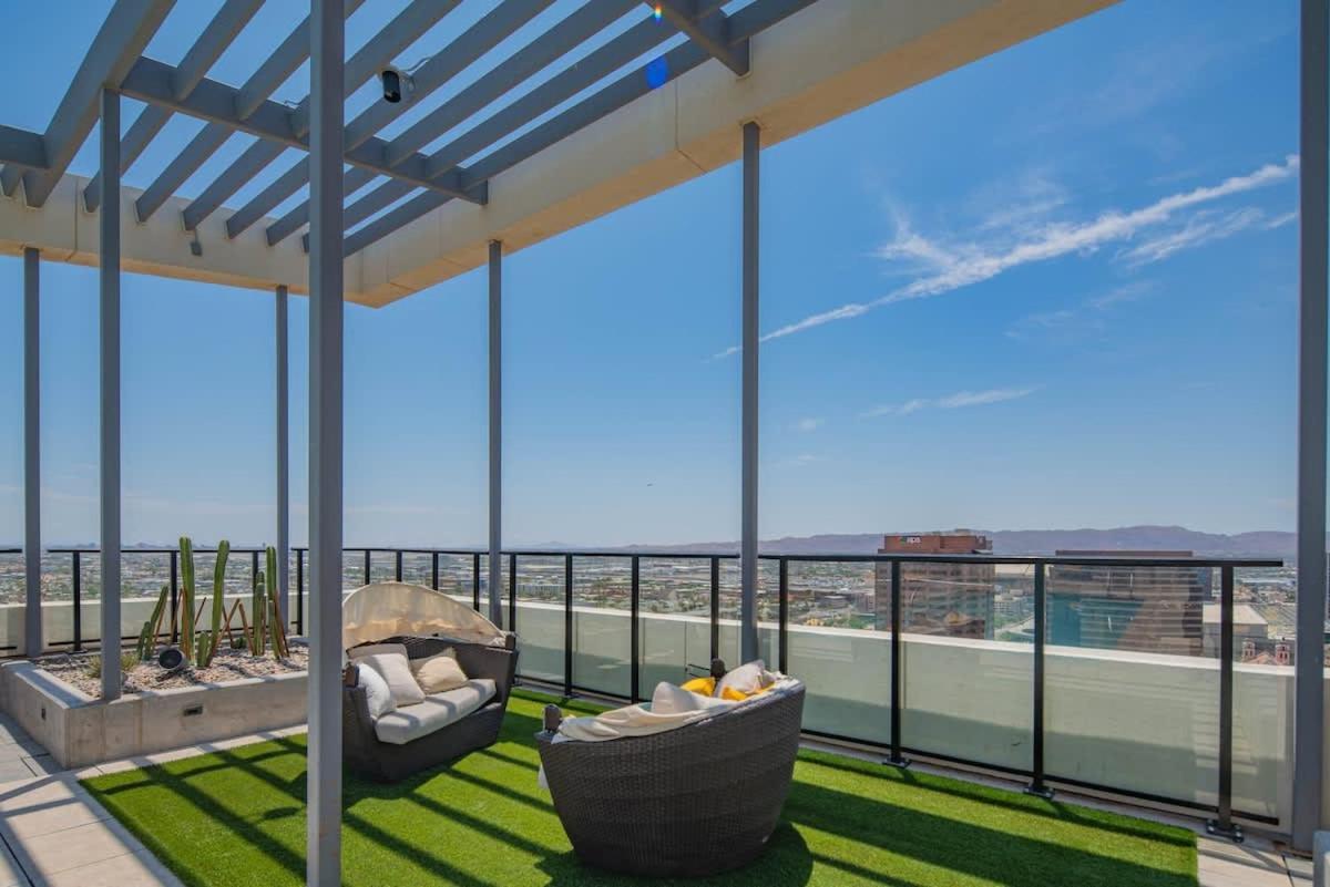 Detailed 2bd, Highrise Dt, Pool, Gym, Parking, Sleeps 8 Phoenix