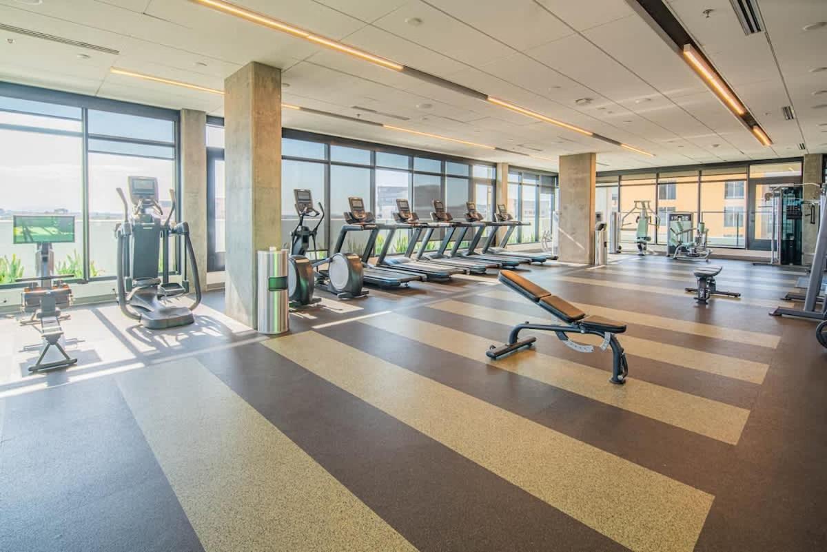 Detailed 2bd, Highrise Dt, Pool, Gym, Parking, Sleeps 8 Apartment Phoenix