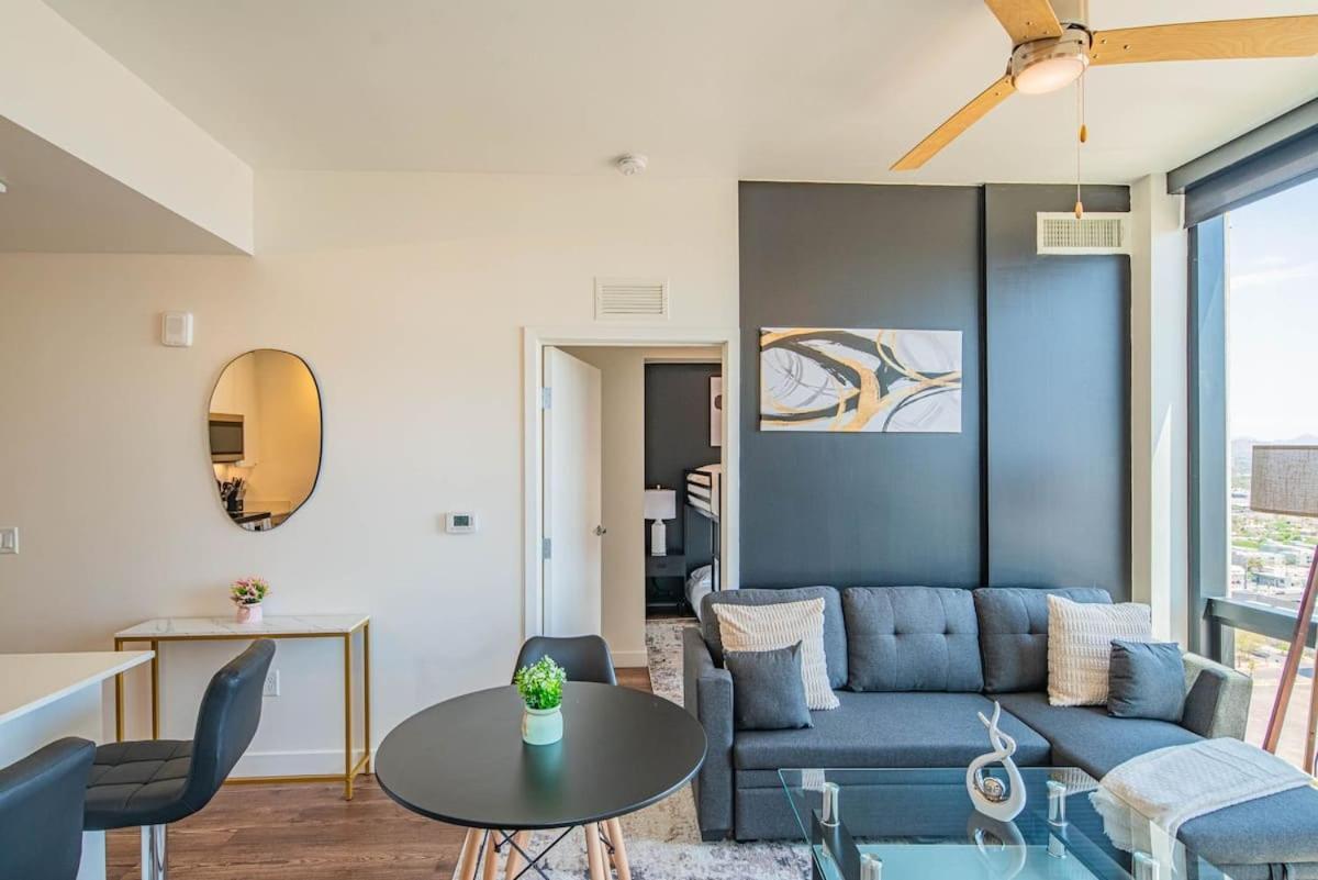Detailed 2bd, Highrise Dt, Pool, Gym, Parking, Sleeps 8 Apartment