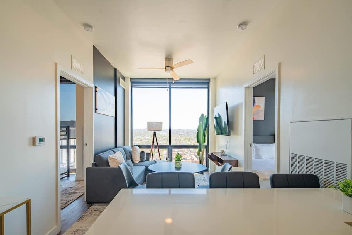 Detailed 2bd, Highrise Dt, Pool, Gym, Parking, Sleeps 8 Apartment