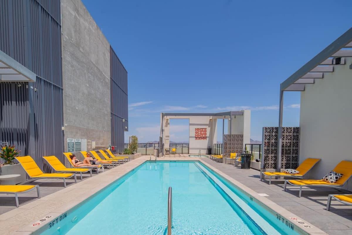 Apartment Detailed 2bd, Highrise Dt, Pool, Gym, Parking, Sleeps 8 Phoenix