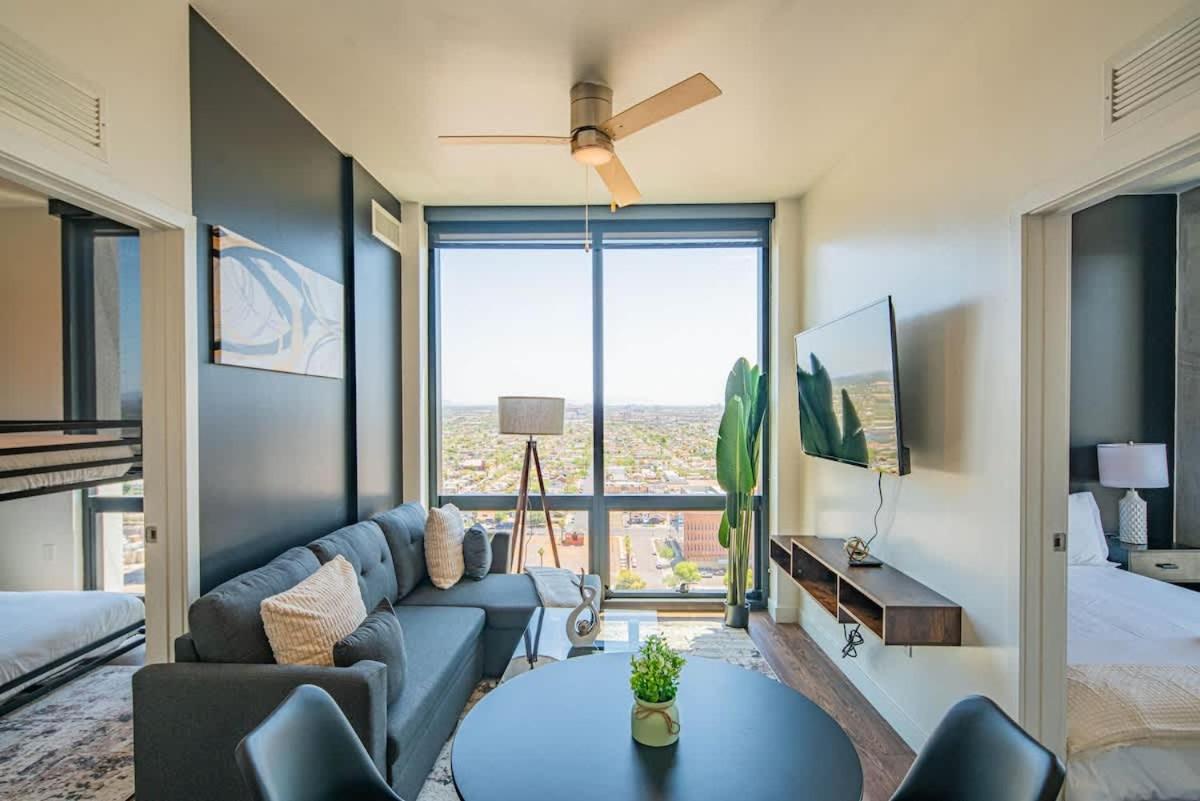 Detailed 2bd, Highrise Dt, Pool, Gym, Parking, Sleeps 8 Apartment *